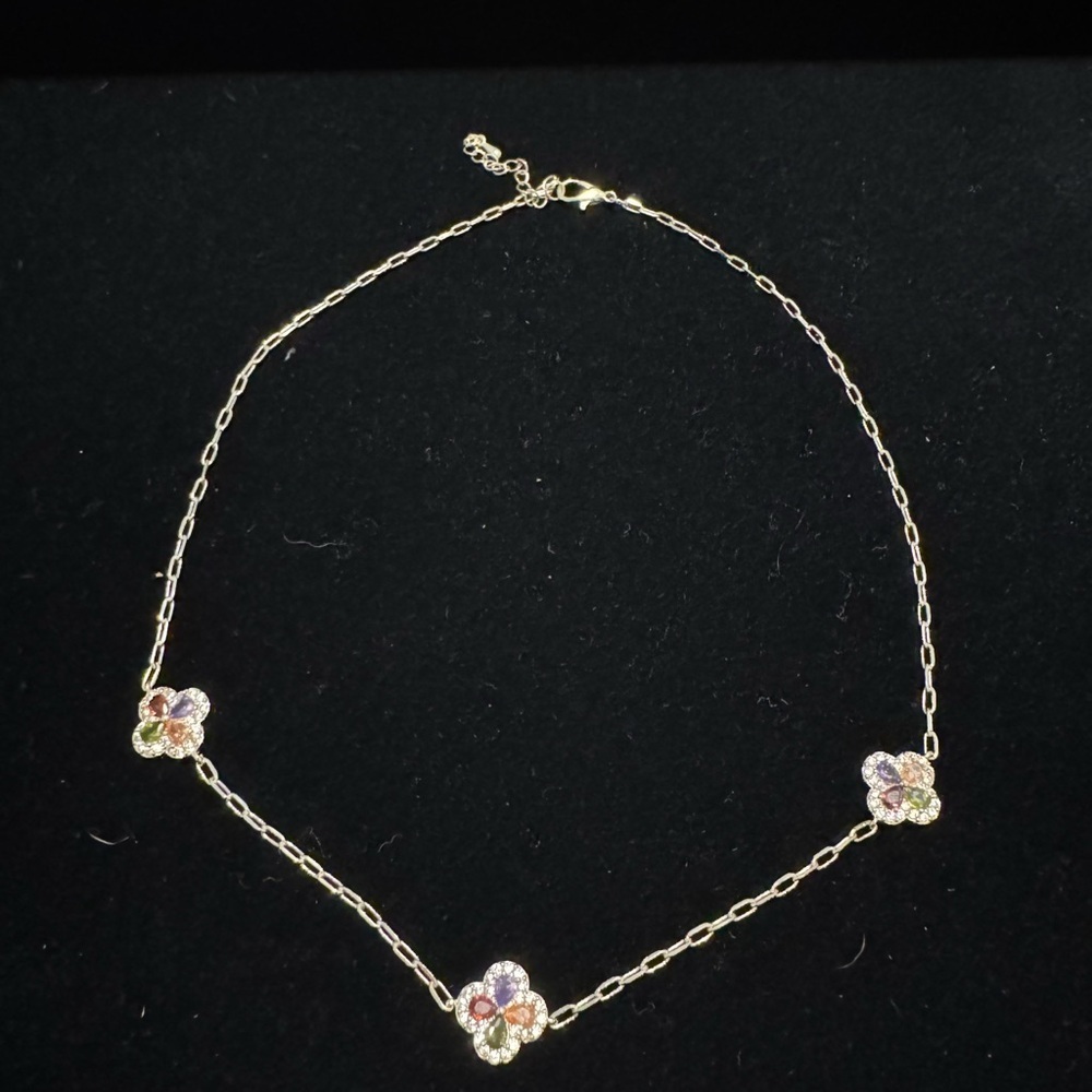 Elegant Gold Floral Necklace